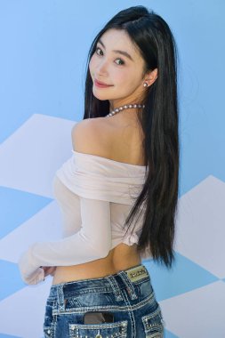 Mengling Yi, 2024 Coachella Valley Müzik ve Sanat Festivali sırasında düzenlenen 7. REVOLVE Festivali 'ne 13 Nisan 2024' te Palm Springs, Riverside County, Kaliforniya 'da düzenlenen 1.