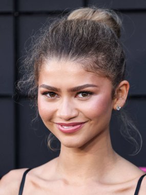 LOS ANGELES, CALIFORNIA, ABD - 16 Nisan: Amerikalı aktris ve şarkıcı Zendaya özel Vera Wang elbisesi ve Bulgari mücevherleri ile Westwood Village Theater 'da düzenlenen' Challengers 'adlı Amazon MGM Stüdyolarının galasına geldi. 