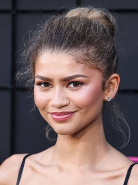 LOS ANGELES, CALIFORNIA, ABD - 16 Nisan: Amerikalı aktris ve şarkıcı Zendaya özel Vera Wang elbisesi ve Bulgari mücevherleri ile Westwood Village Theater 'da düzenlenen' Challengers 'adlı Amazon MGM Stüdyolarının galasına geldi. 