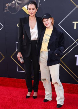 Emma Heming Willis ve Tallulah Willis 15. Geleneksel TCM Klasik Film Festivali 2024 Açılış Gecesi ve 18 Nisan 2024 'te Hollywood, Los Angeles' taki TCL Çin Tiyatrosu 'nda düzenlenen Miramax' ın 'Pulp Fiction' ın 30. yıldönümü sunumuna geldiler.