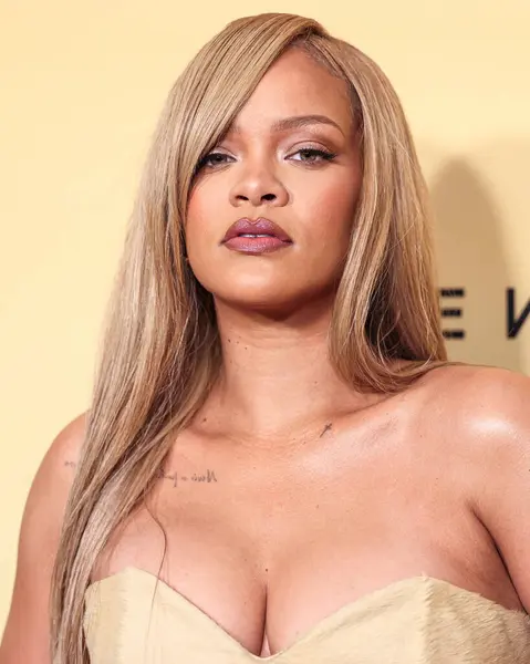 Rihanna Robyn Rihanna Fenty Kommt Zur Rihanna Fenty Beauty New lizenzfreie Stockfotos