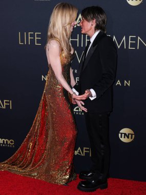 Nicole Kidman ve kocası Keith Urban, 27 Nisan 2024 'te Hollywood, Los Angeles, Kaliforniya' daki Dolby Tiyatrosu 'nda düzenlenen Ömür Boyu Başarı Ödülü' ne geldiler.