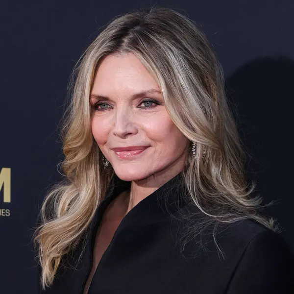 Michelle Pfeiffer, 27 Nisan 2024 'te Hollywood, Los Angeles, Kaliforniya, ABD' de düzenlenen Dolby Tiyatrosu 'nda düzenlenen Ömür Boyu Başarı Ödülü' ne ulaştı..    