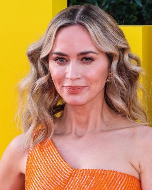 Emily Blunt özel bir Armani Priv elbisesi, Alexandre Birman ayakkabıları ve Tiffany and Co. mücevherleri, 30 Nisan 2024 'te Hollywood, Los Angeles' ta Dolby Tiyatrosu 'nda düzenlenen Universal Pictures' ın 'The Fall Guy' filminin Los Angeles galasına geldi.