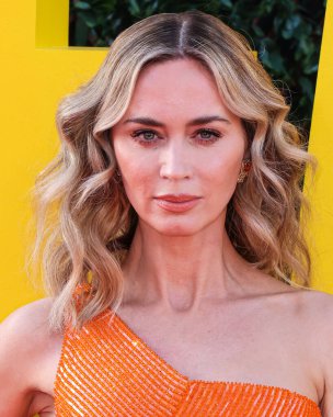Emily Blunt özel bir Armani Priv elbisesi, Alexandre Birman ayakkabıları ve Tiffany and Co. mücevherleri, 30 Nisan 2024 'te Hollywood, Los Angeles' ta Dolby Tiyatrosu 'nda düzenlenen Universal Pictures' ın 'The Fall Guy' filminin Los Angeles galasına geldi.