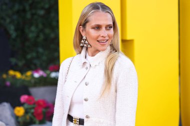Chanel tarafından giyilen Teresa Palmer, Los Angeles Universal Pictures 'ın 