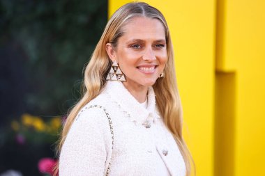 Chanel tarafından giyilen Teresa Palmer, Los Angeles Universal Pictures 'ın 