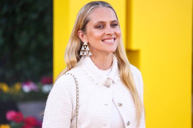Chanel tarafından giyilen Teresa Palmer, Los Angeles Universal Pictures 'ın 