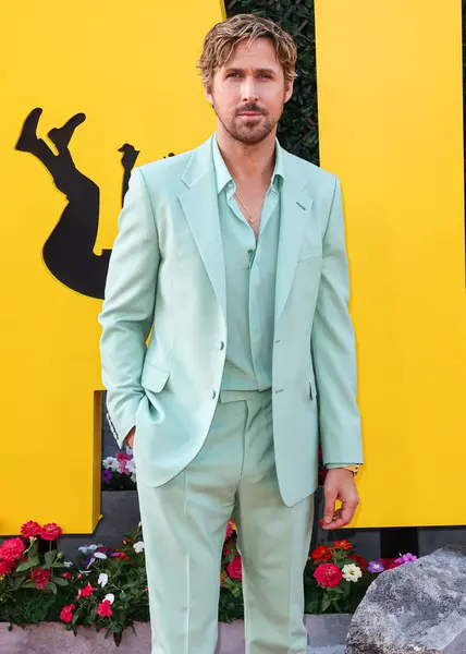 Ryan Gosling Met Een Gucci Pak Arriveert April 2024 Het Stockfoto