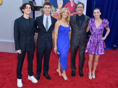 Julian Kal Seinfeld, Shepherd Kellen Seinfeld, Jessica Seinfeld, Jerry Seinfeld ve Sascha Seinfeld, 30 Nisan 2024 'te Hollywood, Los Angeles' ta düzenlenen Netflix 'in' Dondurulmamış 'adlı filminin Los Angeles galasına geldiler.