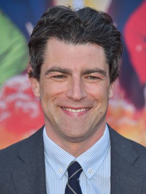 Max Greenfield, Netflix 'in 30 Nisan 2024' te Hollywood Mısır Tiyatrosu 'nda düzenlenen 