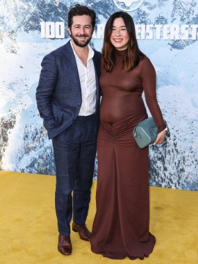 Michael Angarano ve eşi Maya Erskine, 1 Mayıs 2024 'te Paramour Malikanesi' ndeki Montblanc Meisterstuck 100. Yıl dönümü Galerisi 'ne geldiler.. 