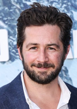 Michael Angarano, 1 Mayıs 2024 'te Paramour Malikanesi' ndeki Montblanc Meisterstuck 100. Yıl dönümü Galerisi 'ne gelir.. 