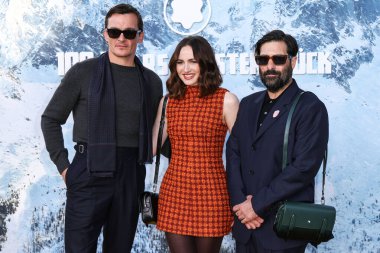 Rupert Friend, Maude Apatow ve Jason Schwartzman, 1 Mayıs 2024 'te Paramour Malikanesi' ndeki Montblanc Meisterstuck 100.