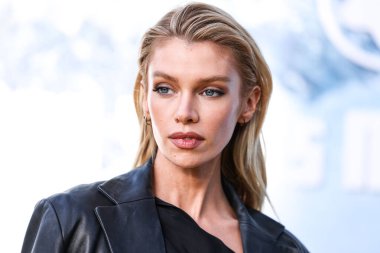 Stella Maxwell, 1 Mayıs 2024 'te Paramour Estate' te düzenlenen Montblanc Meisterstuck 100. Yıl dönümü Galerisi 'ne geldi.. 