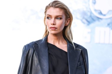 Stella Maxwell, 1 Mayıs 2024 'te Paramour Estate' te düzenlenen Montblanc Meisterstuck 100. Yıl dönümü Galerisi 'ne geldi.. 