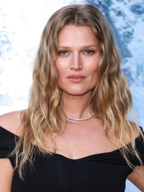 Toni Garrn, 1 Mayıs 2024 'te Paramour Malikanesi' ndeki Montblanc Meisterstuck 100. Yıl dönümü Galerisi 'ne ulaştı.. 