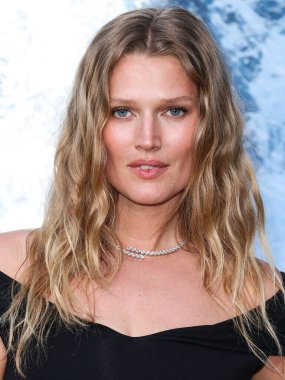 Toni Garrn, 1 Mayıs 2024 'te Paramour Malikanesi' ndeki Montblanc Meisterstuck 100. Yıl dönümü Galerisi 'ne ulaştı.. 