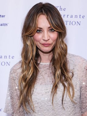 Kaley Cuoco, 9 Mayıs 2024 'te Hollywood, Los Angeles, Kaliforniya, ABD' de Sunset Room Hollywood 'da düzenlenen Aortik Sağlık Vakfı' nın 2024 Akşam Yemeği 'ne geliyor.. 