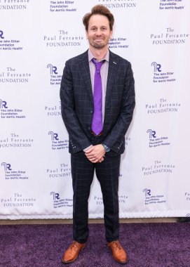 Tyler Ritter, 9 Mayıs 2024 'te Hollywood, Los Angeles, Kaliforniya, ABD' de Sunset Room Hollywood 'da düzenlenen Aortik Sağlık Vakfı' nın 2024 sayılı Akşam Yemeği 'ne geldi..