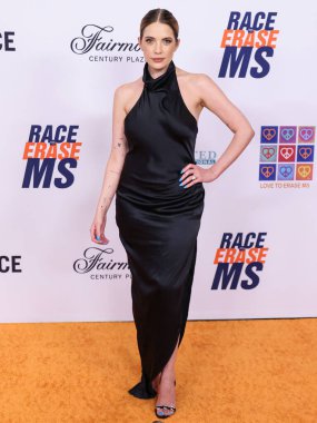 Ashley Benson, 10 Mayıs 2024 'te Fairmont Century Plaza' da düzenlenen MS Gala 2024 'ün 31. Yıllık Silme Yarışı' na katılıyor.. 
