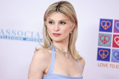 Dylan Mulvaney, 10 Mayıs 2024 'te Fairmont Century Plaza' da düzenlenen 31. Siliş Yarışı MS Gala 2024 'e geliyor.. 