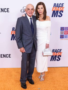 Robert Shapiro ve eşi Linell Shapiro, 10 Mayıs 2024 'te Century City, Los Angeles, Kaliforniya, ABD' deki Fairmont Century Plaza 'da düzenlenen MS Gala 2024' ün 31.. 