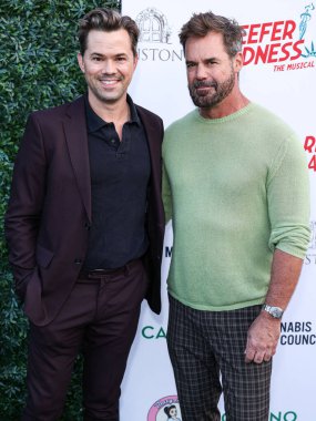 Andrew Rannells ve erkek arkadaşı Tuc Watkins 30 Mayıs 2024 'te Hollywood, Los Angeles, Kaliforniya, ABD' de The Whitley 'de düzenlenen Müzikal' Açılış Gecesi Performansı 'na geldiler..