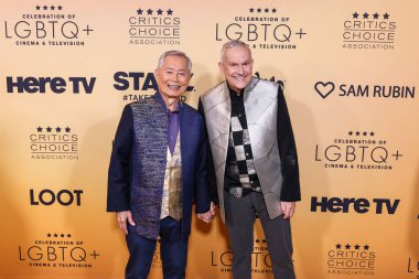 George Takei ve kocası Brad Takei, 7 Haziran 2024 'te Century City, Los Angeles, Kaliforniya, ABD' deki Fairmont Century Plaza Oteli 'nde düzenlenen LGBTQ + Sinema ve Televizyon' un Eleştirmen Seçimi Kutlamasına geldiler.. 