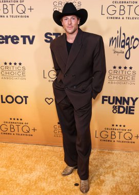 Luke Gilford, 7 Haziran 2024 'te Fairmont Century Plaza Oteli' nde düzenlenen LGBTQ + Sinema ve Televizyon Eleştirmenleri Kutlaması 'na katılmıştır.. 