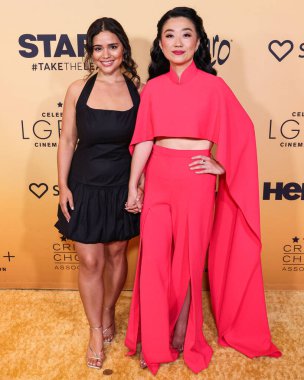 Marisela Zumbado ve kız arkadaşı Sherry Cola, 7 Haziran 2024 'te Century City, Los Angeles, Kaliforniya, ABD' de düzenlenen Fairmont Century Plaza Oteli 'nde düzenlenen LGBTQ + Sinema ve Televizyonun Eleştirmen Seçimi kutlamasına geldiler.. 