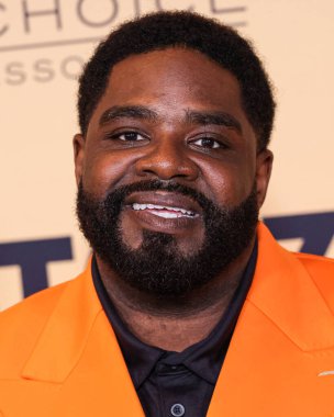 Ron Funches, 7 Haziran 2024 'te Fairmont Century Plaza Oteli' nde düzenlenen LGBTQ + Sinema ve Televizyon Eleştirmenleri Kutlaması 'na katılmıştır.. 