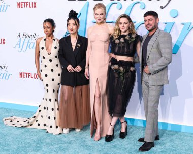 Liza Koshy, Sherry Cola, Nicole Kidman, Joey King ve Zac Efron, 13 Haziran 2024 'te Hollywood Mısır Tiyatrosu' nda düzenlenen Netflix 'in 