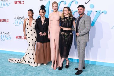 Liza Koshy, Sherry Cola, Nicole Kidman, Joey King ve Zac Efron, 13 Haziran 2024 'te Hollywood Mısır Tiyatrosu' nda düzenlenen Netflix 'in 