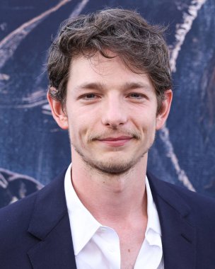 Mike Faist, 17 Haziran 2024 'te Hollywood, Los Angeles, Kaliforniya, ABD' deki TCL Çin Tiyatrosu IMAX 'te düzenlenen Focus Özellikleri' nin 'The Bikeriders' filminin Los Angeles galasına geldi..