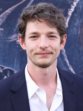 Mike Faist, 17 Haziran 2024 'te Hollywood, Los Angeles, Kaliforniya, ABD' deki TCL Çin Tiyatrosu IMAX 'te düzenlenen Focus Özellikleri' nin 'The Bikeriders' filminin Los Angeles galasına geldi..