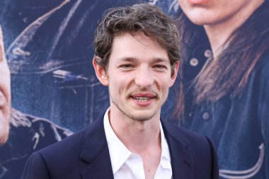 Mike Faist, 17 Haziran 2024 'te Hollywood, Los Angeles, Kaliforniya, ABD' deki TCL Çin Tiyatrosu IMAX 'te düzenlenen Focus Özellikleri' nin 'The Bikeriders' filminin Los Angeles galasına geldi..
