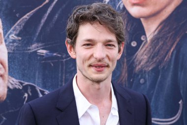 Mike Faist, 17 Haziran 2024 'te Hollywood, Los Angeles, Kaliforniya, ABD' deki TCL Çin Tiyatrosu IMAX 'te düzenlenen Focus Özellikleri' nin 'The Bikeriders' filminin Los Angeles galasına geldi..
