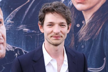 Mike Faist, 17 Haziran 2024 'te Hollywood, Los Angeles, Kaliforniya, ABD' deki TCL Çin Tiyatrosu IMAX 'te düzenlenen Focus Özellikleri' nin 'The Bikeriders' filminin Los Angeles galasına geldi..