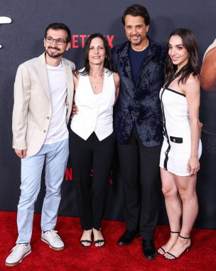 Daniel Macchio, Phyllis Fierro, Ralph Macchio, Julia Macchio Netflix 'in Kobra Kai' nin 6. sezonunun Los Angeles özel gösterimine geldiler. Bölüm 1 Griffith Park 'taki Autry Museum of American West' te 17 Temmuz 2024 'te Los Angeles, Kaliforniya, ABD.