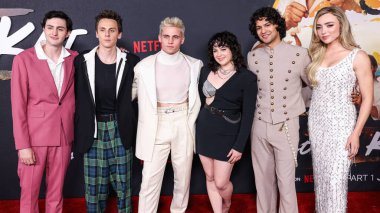 Gianni DeCenzo, Jacob Bertrand, Tanner Buchanan, Mary Mouser, Xolo Mariduena, Peyton List Netflix 'in' Cobra Kai 'sezonunun Los Angeles Özel Gösterimi' ne geldiler. Bölüm 1, 17 Temmuz 2024 'te Los Angeles, Kaliforniya, ABD' de Autry Müzesi 'nde gerçekleştirildi..