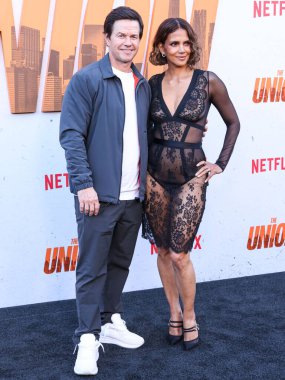 Mark Wahlberg ve Halle Berry, Netflix 'in 12 Ağustos 2024' te Hollywood 'daki Hollywood Mısır Tiyatrosu' nda düzenlenen Los Angeles Premiere of Netflix 'in galasına geldiler.. 