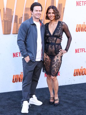 Mark Wahlberg ve Halle Berry, Netflix 'in 12 Ağustos 2024' te Hollywood 'daki Hollywood Mısır Tiyatrosu' nda düzenlenen Los Angeles Premiere of Netflix 'in galasına geldiler.. 
