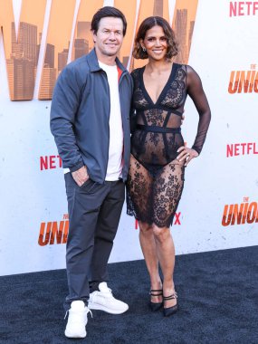 Mark Wahlberg ve Halle Berry, Netflix 'in 12 Ağustos 2024' te Hollywood 'daki Hollywood Mısır Tiyatrosu' nda düzenlenen Los Angeles Premiere of Netflix 'in galasına geldiler.. 