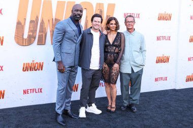 Mike Colter, Mark Wahlberg, Halle Berry ve Julian Farino, 12 Ağustos 2024 tarihinde Hollywood, Los Angeles, Kaliforniya, ABD 'de düzenlenen Netflix' in 