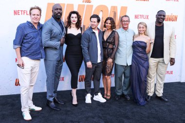 Patch Darragh, Jennifer Madeloff, Mike Colter, Stephen Levinson, Jessica De Gouw, Mark Wahlberg, Halle Berry, Julian Farino, Alice Lee, Adewale Akinnuoye-Agbaje, Dan Lin ve Jeff G. Waxman Netflix 'in 