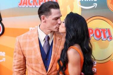 John Cena ve eşi Shay Shariatzadeh, Amazon MGM Stüdyoları 'nın Los Angeles galasına geldiler. 13 Ağustos 2024 'te Hollywood, Los Angeles, Kaliforniya, ABD' deki TCL Çin Tiyatrosu 'nda düzenlendi.. 