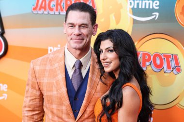 John Cena ve eşi Shay Shariatzadeh, Amazon MGM Stüdyoları 'nın Los Angeles galasına geldiler. 13 Ağustos 2024 'te Hollywood, Los Angeles, Kaliforniya, ABD' deki TCL Çin Tiyatrosu 'nda düzenlendi.. 