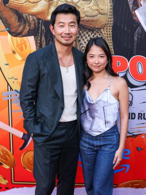 Simu Liu ve kız arkadaşı Allison Hsu, Amazon MGM Stüdyoları 'nın Los Angeles galasına geldiler. 13 Ağustos 2024 'te Hollywood, Los Angeles, Kaliforniya, ABD' deki TCL Çin Tiyatrosu 'nda düzenlendi.. 