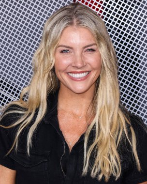 Amanda Kloots, Inglewood, Los Angeles, Kaliforniya 'da 15 Ağustos 2024' te Intuit Dome 'da düzenlenen Intuit Dome Büyük Açılış - Kurdele Kesme Seremonisi ve Kırmızı Halı' ya ulaştı.. 